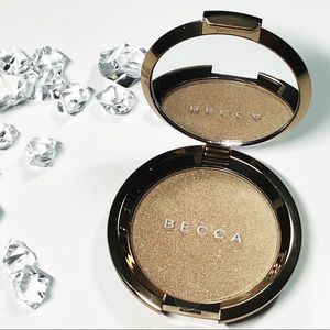 Becca Light Chaser Highlighter-Champagne